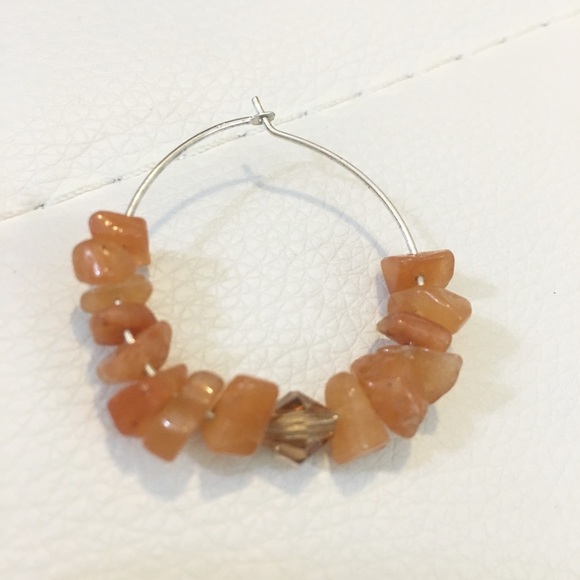 NWOT Carnelian Chips Crystal Hoop Earrings - Picture 4 of 4